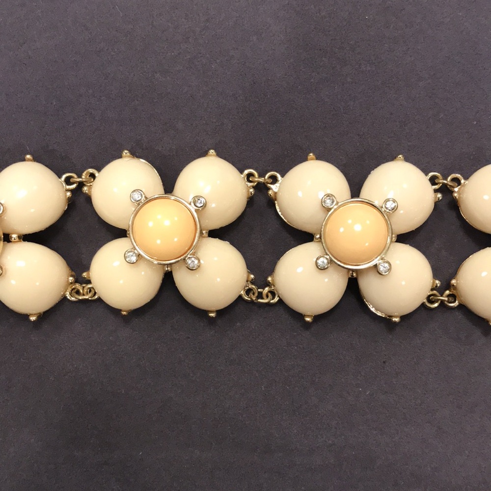 Cream and Light Peach Floral Link Bracelet - Picture 5 of 9